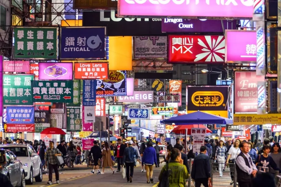 Hong Kong lawan Singapura: Persaingan merebut peranan sebagai pangkalan pelancaran global China