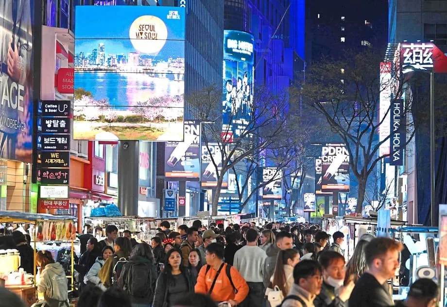 Seoul Meredupkan Sinar Digital: Garis Panduan Kecerahan Pertama Negara Sasar Silau Papan Iklan