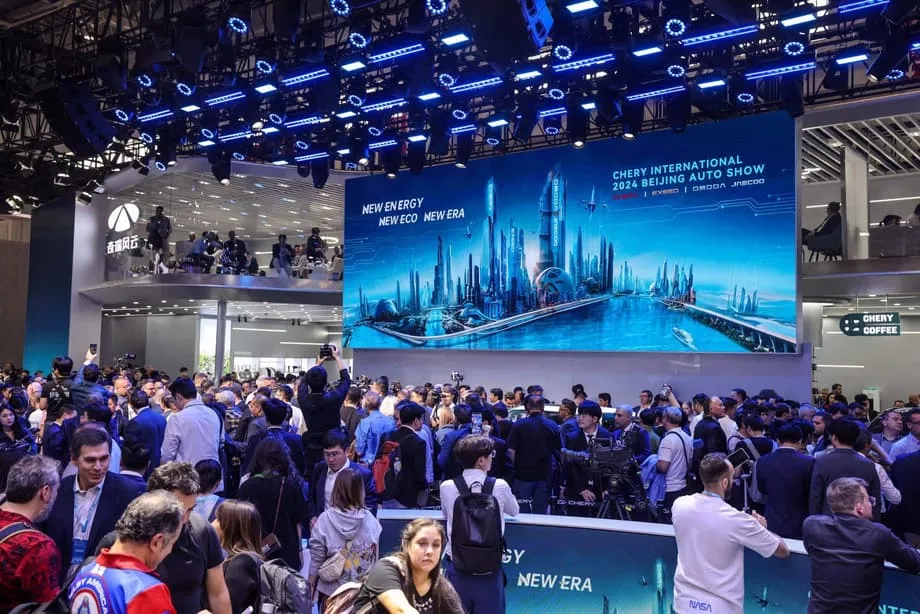 Alibaba Mengintegrasikan AI Qwen dalam Kereta Pengeluar Utama, Menjadikan Kereta China Hab Pintar Kawalan Suara