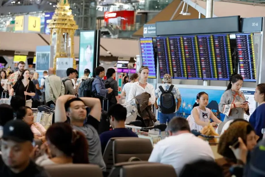 Pengembara Asia Berdepan Pengurangan Penerbangan dan Tambang Melambung pada Musim Panas apabila Perang Iran Menyekat Bekalan Bahan Api Jet Global