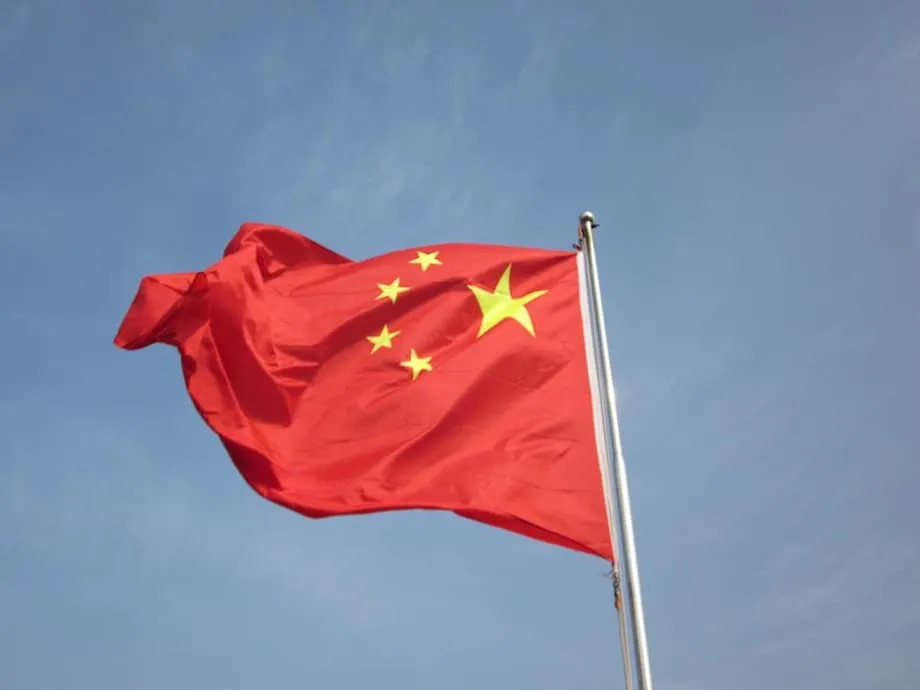 Mahkamah China Tetapkan Garis Undang-undang: Syarikat Tidak Boleh Menjadikan AI Alasan untuk Memecat Pekerja