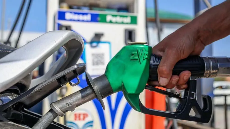 Pelaksanaan Petrol E20 di India Mempertembungkan Keselamatan Tenaga dengan Kos Pemandu