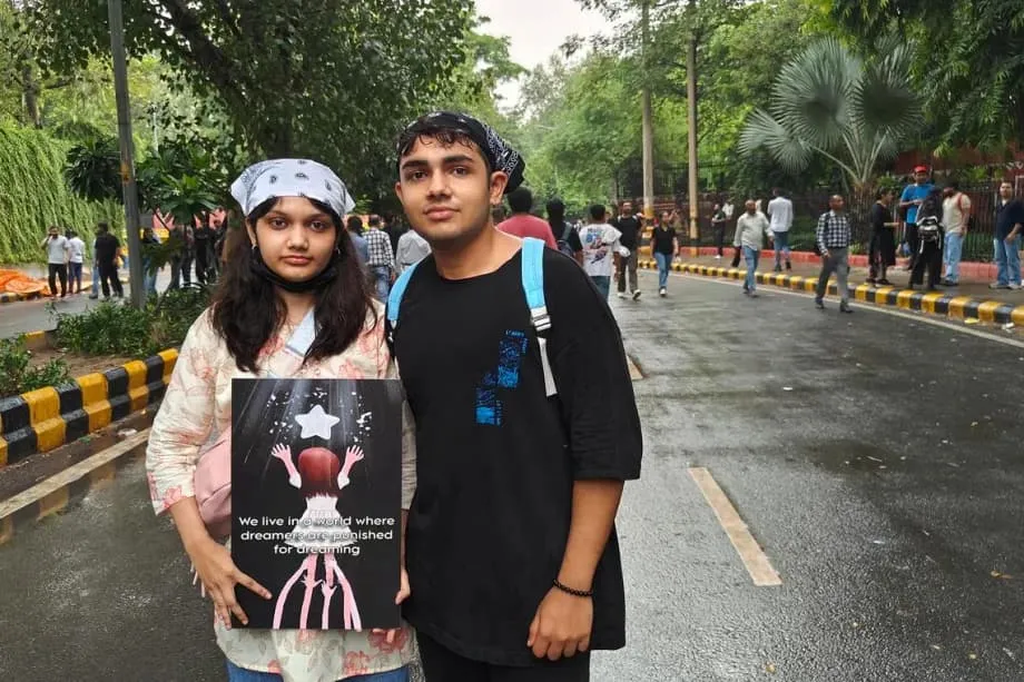 Gerakan Cockroach India Gantung Perarakan Selepas Tindakan Keras di Delhi