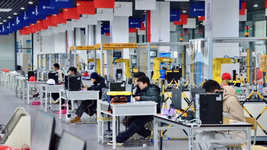 Revolusi Robotik Senyap China Mengubah Kilang dan Pekerjaan