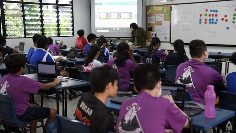 Sekolah Menengah Singapura Perketat Penggunaan Telefon Pintar, Ibu Bapa dan Guru Beri Reaksi