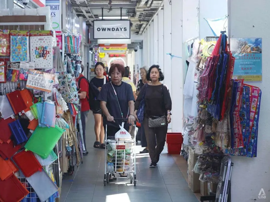 Runcit di Kawasan Perumahan Singapura di Persimpangan: Tradisi, Rangkaian Kedai dan Komuniti