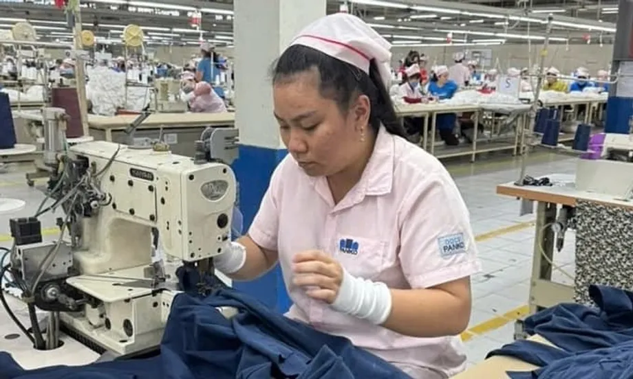 Kehilangan Pekerjaan dan Ketidaktentuan: Pekerja Tekstil Vietnam Berdepan Penutupan Menjelang Perayaan Tet