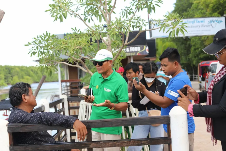 Cambodia's Citizen Journalists Help Solve Local Problems While Facing Threats and Unpaid Work
