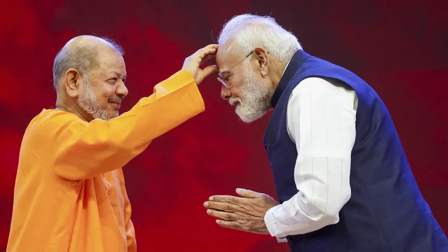Modi Seeks Blessings From Chinmayananda AI Avatar at Mission's 75th Anniversary Gathering