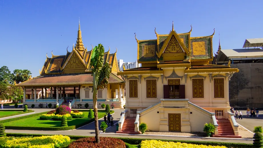 Cambodia Tourist Arrivals Fall 43.7% as Border Closures and Scam Concerns Hit Travel