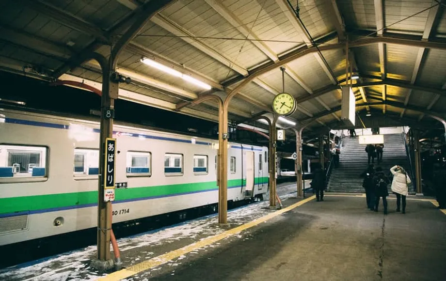 JR Hokkaido mengenakan tindakan disiplin terhadap pemandu yang dilihat membaca ketika tren berhenti mengikut jadual di Stesen Otaru
