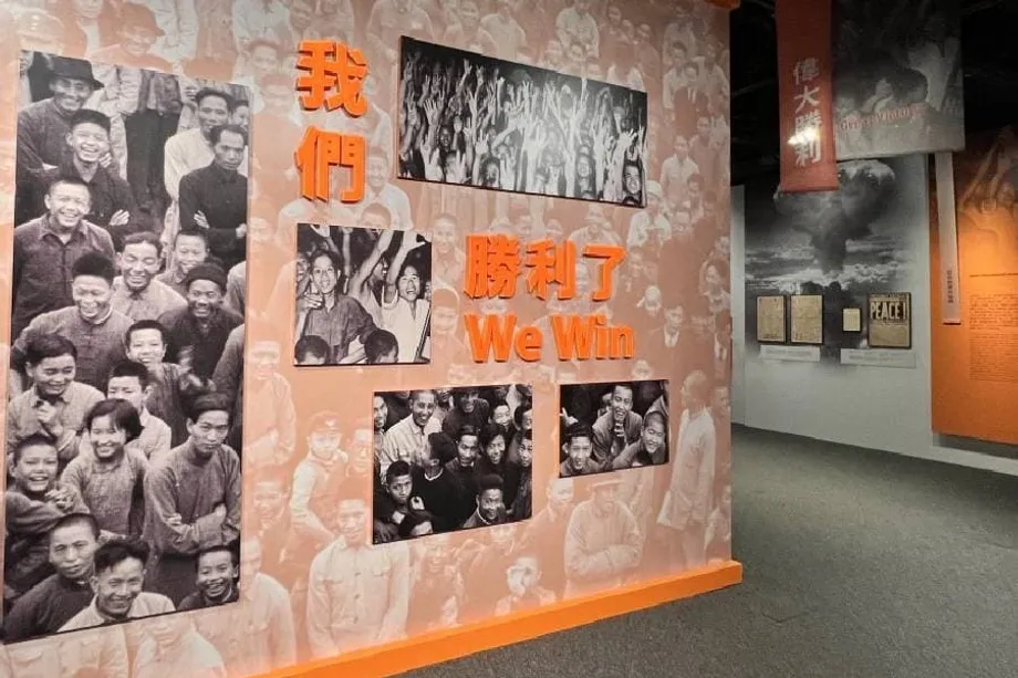 Utusan melawat pameran Perang Dunia II di Hong Kong yang menumpukan pada peringatan dan keamanan