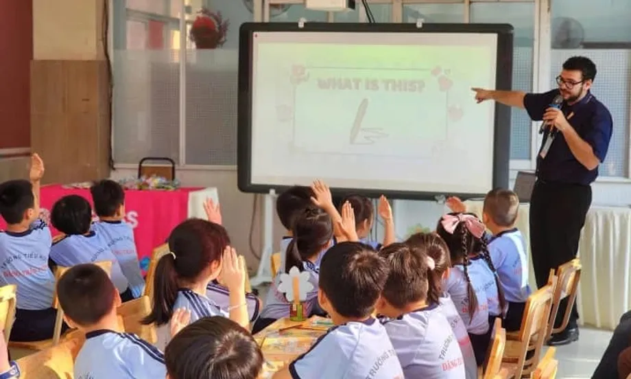 Bahasa Inggeris diwajibkan dari Darjah 1 di seluruh Vietnam menjelang 2030